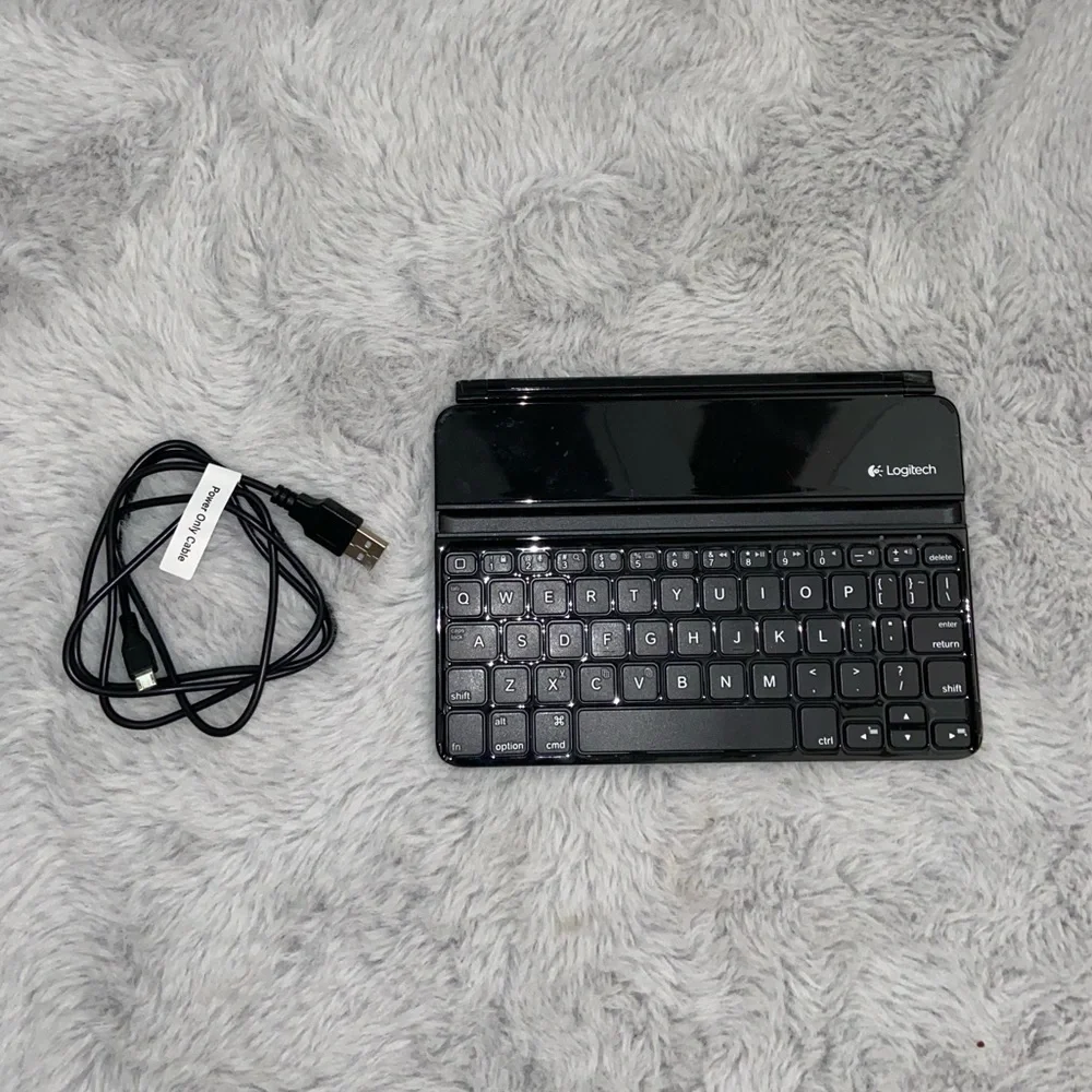 Bluetooth Logictech Magnetic Clip-On Keyboard
